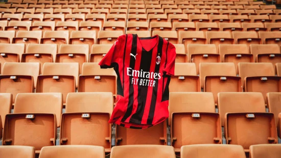 Loja online Fútbol Emotion Portugal - Blogs de futebol - Nova camisola principal AC Milan 2021-22_ Move Like Milan - 1.webp